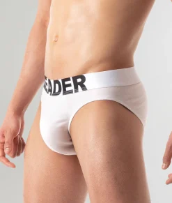 Briefs<Leader Essentials Briefs