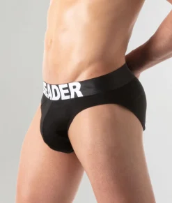 Briefs<Leader Essentials Briefs