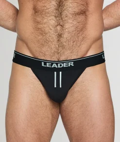 Briefs<Leader Sports Brief