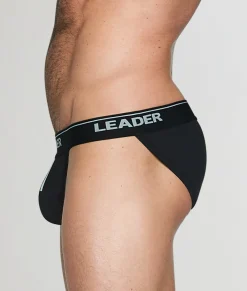 Briefs<Leader Sports Brief