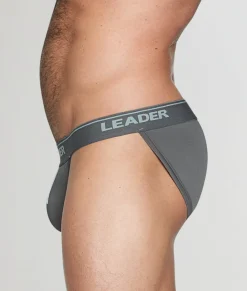 Briefs<Leader Sports Brief