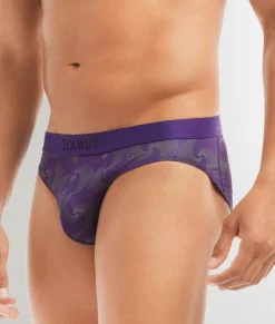Briefs<2(X)IST Sliq Brief