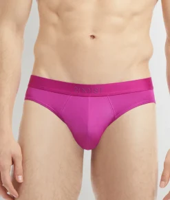 Briefs<2(X)IST Sliq Brief