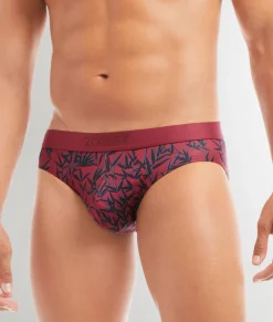 Briefs<2(X)IST Sliq Brief