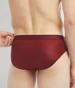 Briefs<2(X)IST Sliq Brief