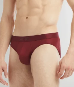 Briefs<2(X)IST Sliq Brief